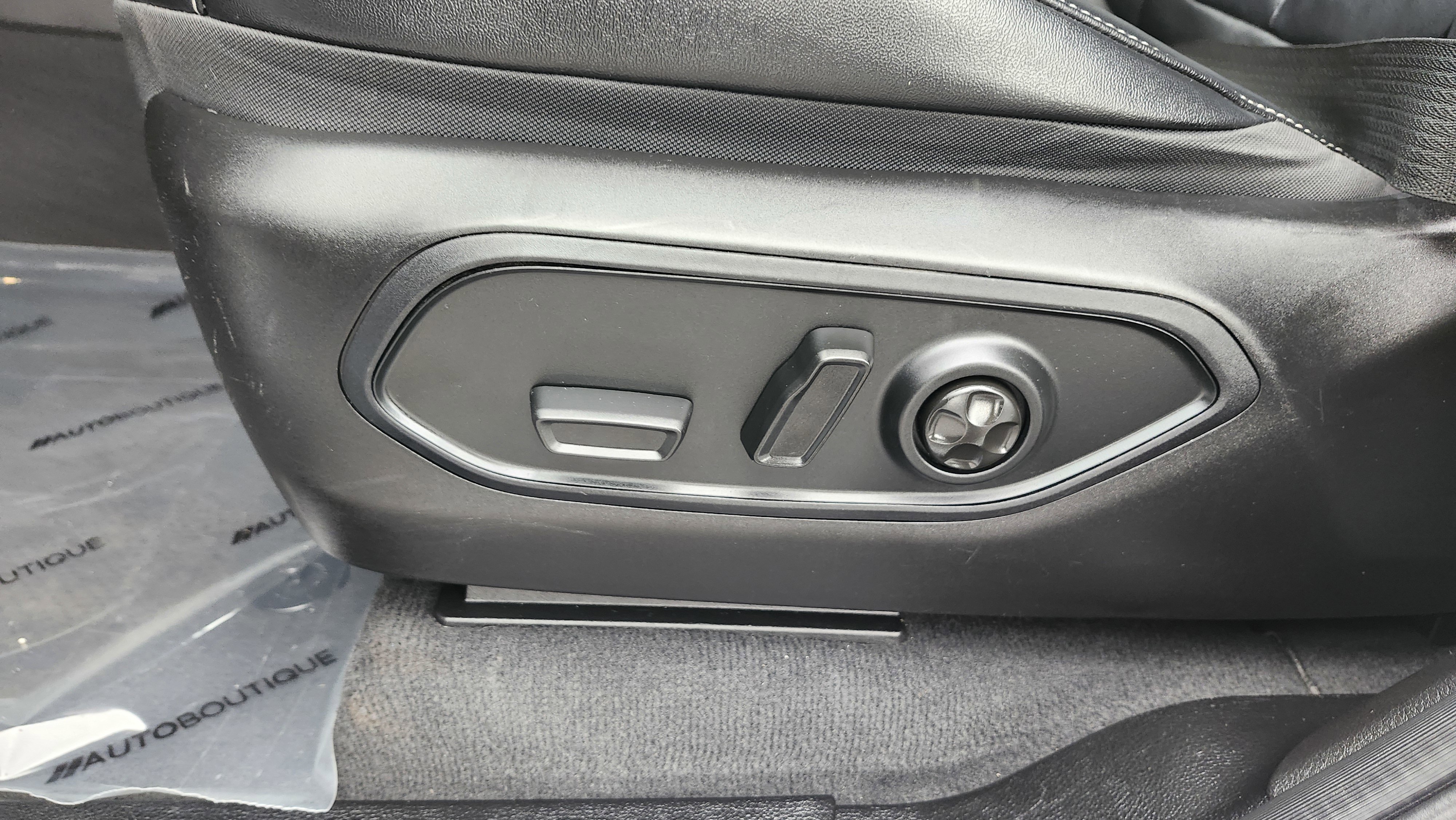 Used 2023 Jeep Grand Cherokee Limited image 26