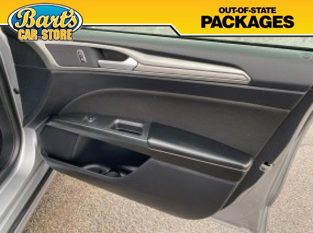 Used 2020 Ford Fusion SE image 12