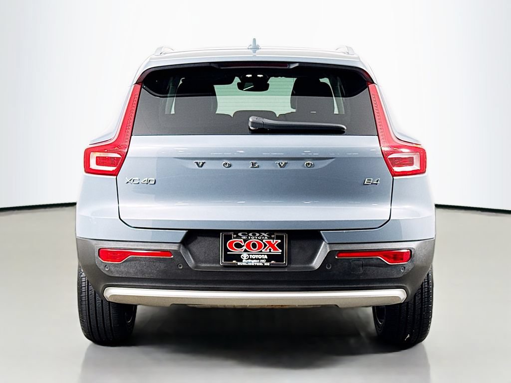 Used 2023 Volvo XC40 B4 Plus w/ Driver Assist Package FWD image 6