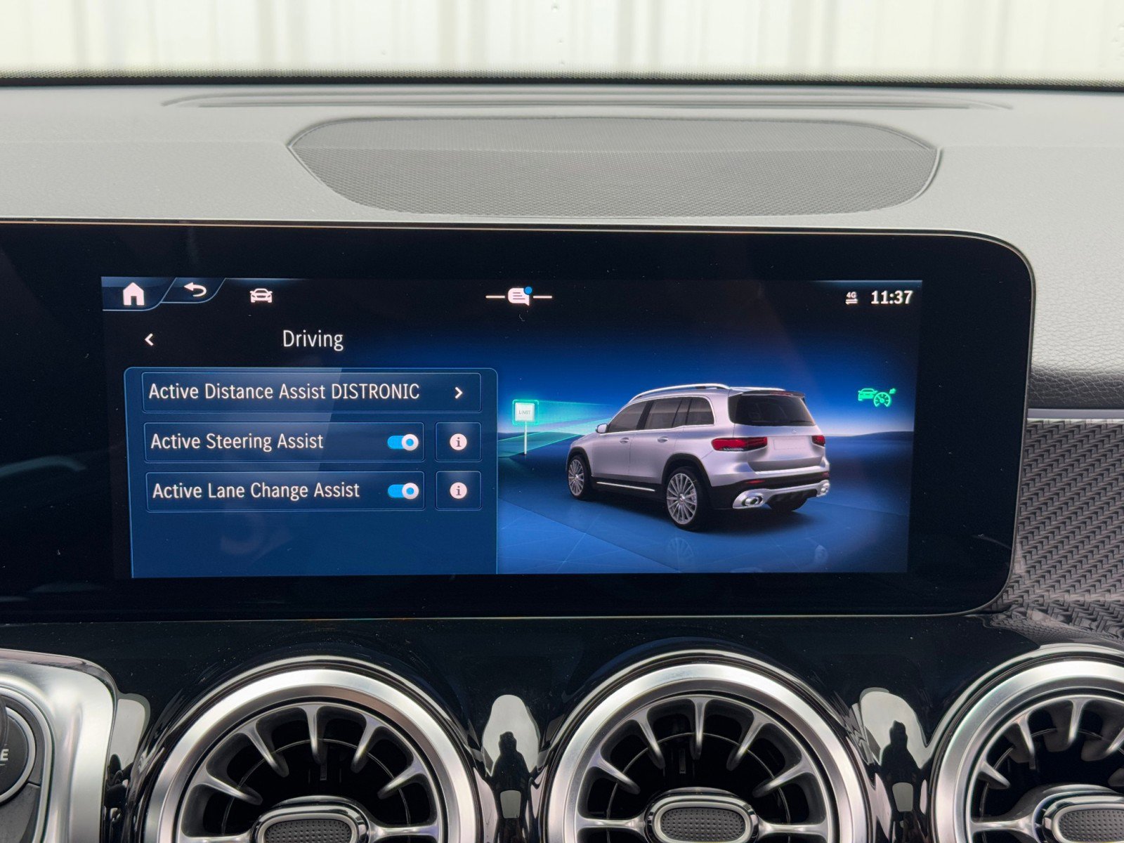 Used 2024 Mercedes-Benz GLB 35 AMG 4MATIC image 34