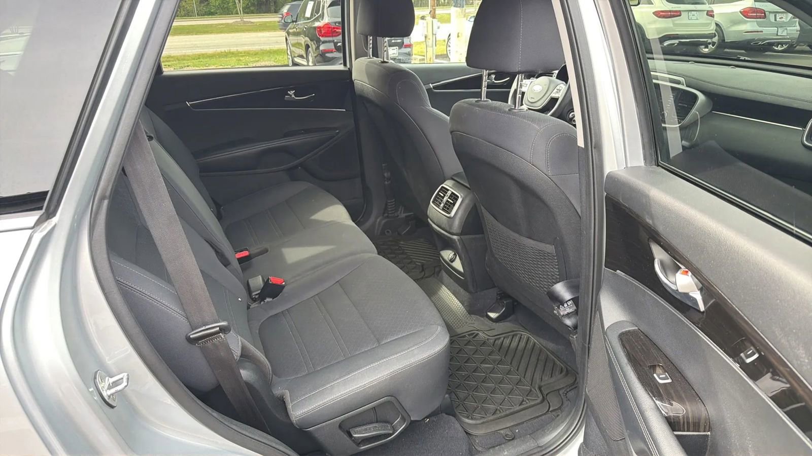 Used 2019 Kia Sorento L image 21