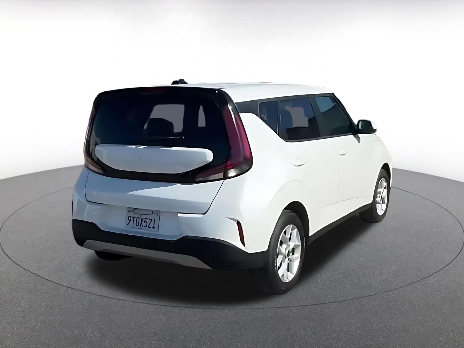 Used 2025 Kia Soul LX w/ LX Technology Package FWD image 13