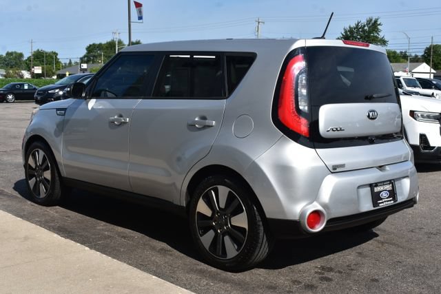 Used 2014 Kia Soul ! FWD image 12