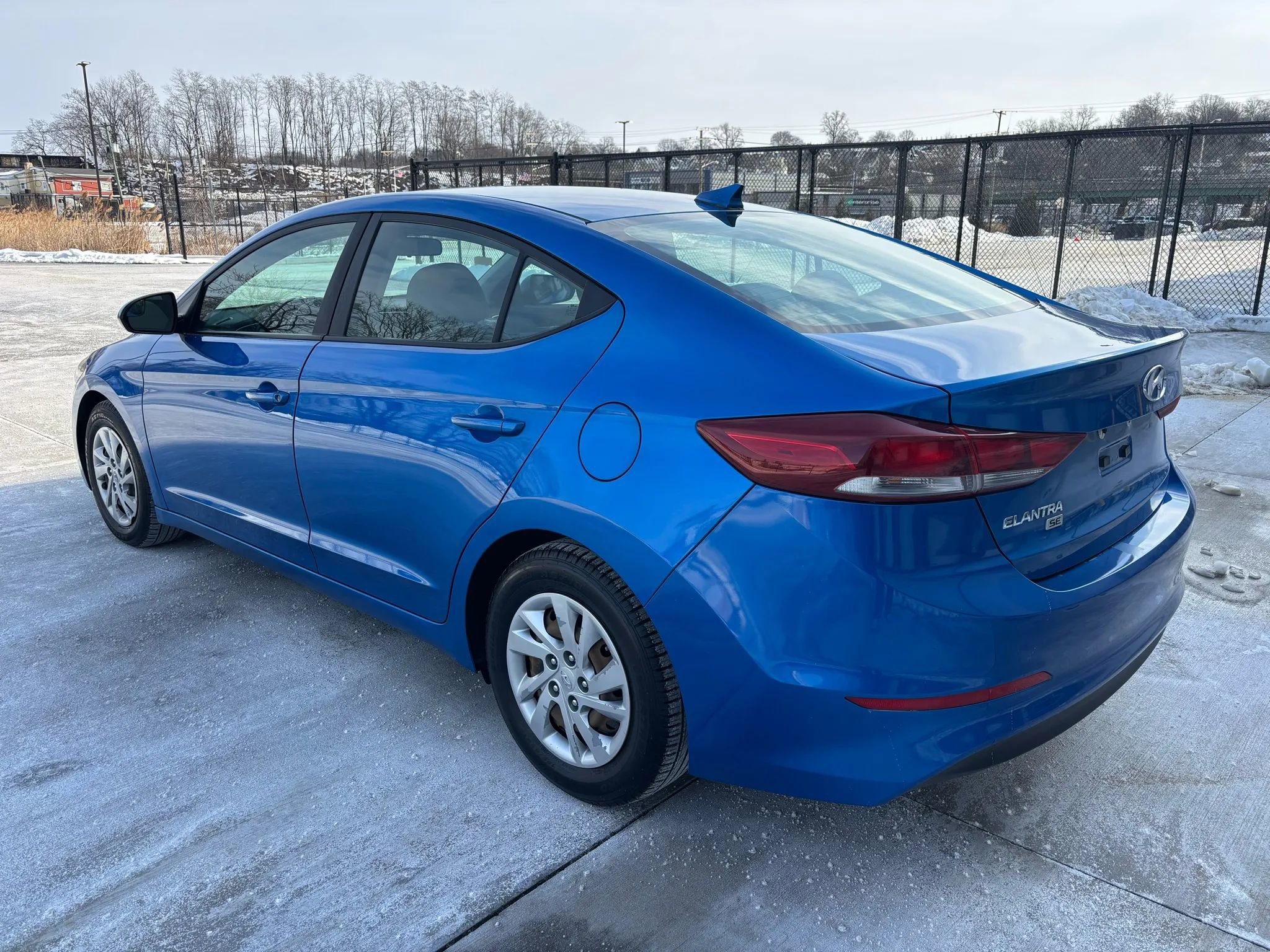 Used 2017 Hyundai Elantra SE image 6