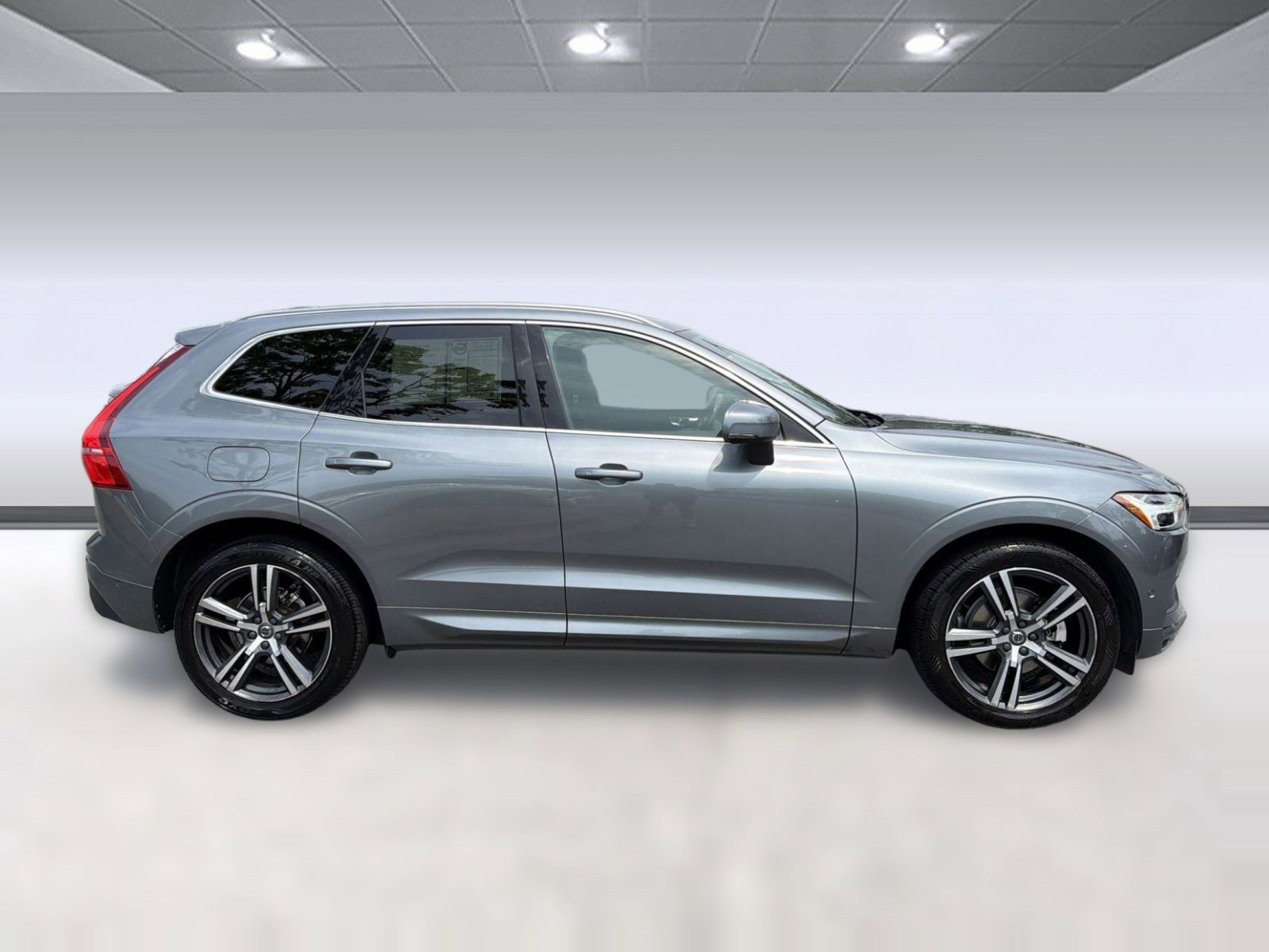 Used 2019 Volvo XC60 T5 Momentum w/ Premium Package FWD image 8