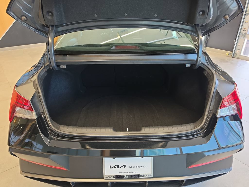 Used 2025 Hyundai Elantra SEL FWD image 30