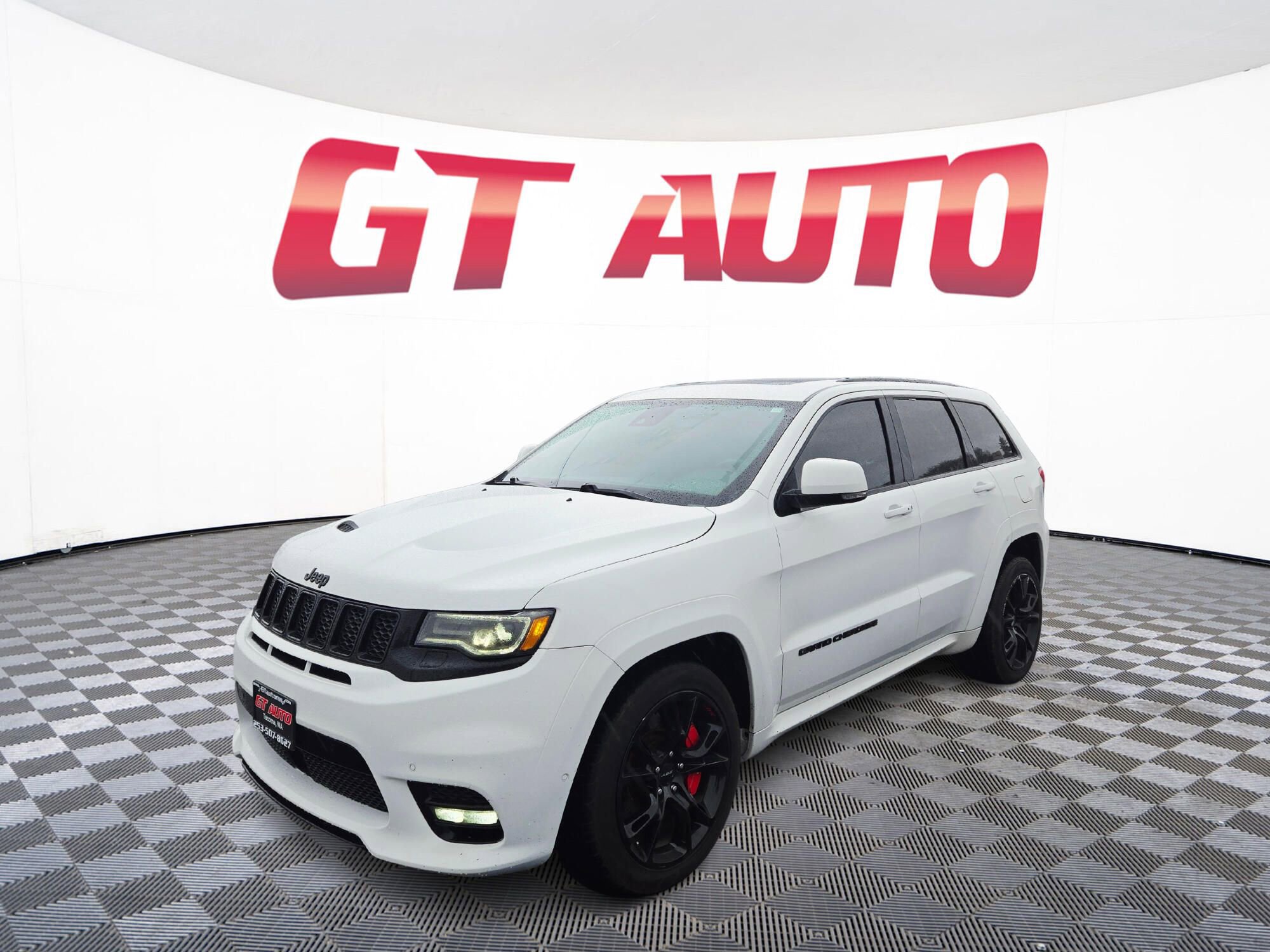 Used 2020 Jeep Grand Cherokee SRT image 3
