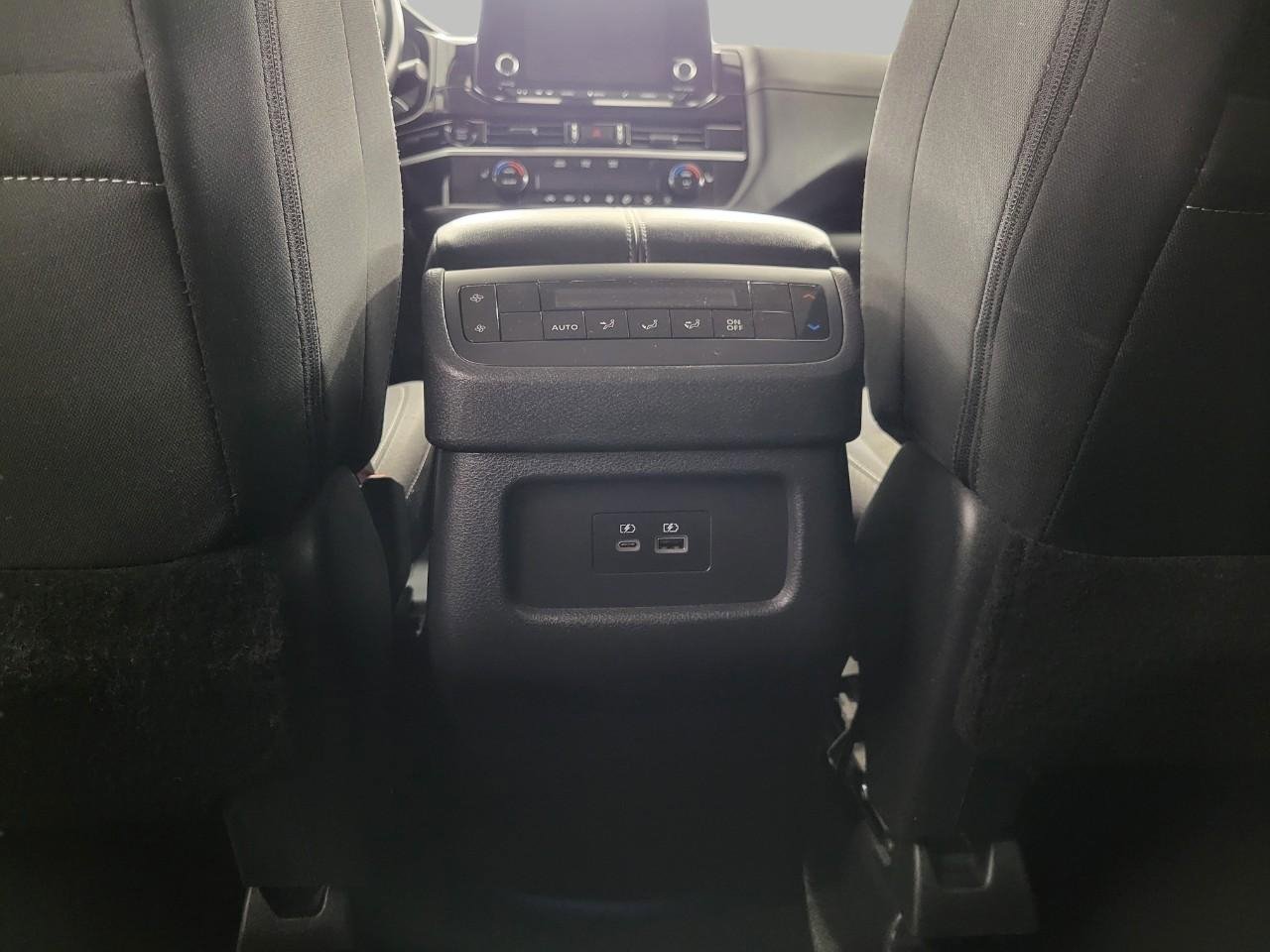 Used 2025 Nissan Pathfinder SV image 22