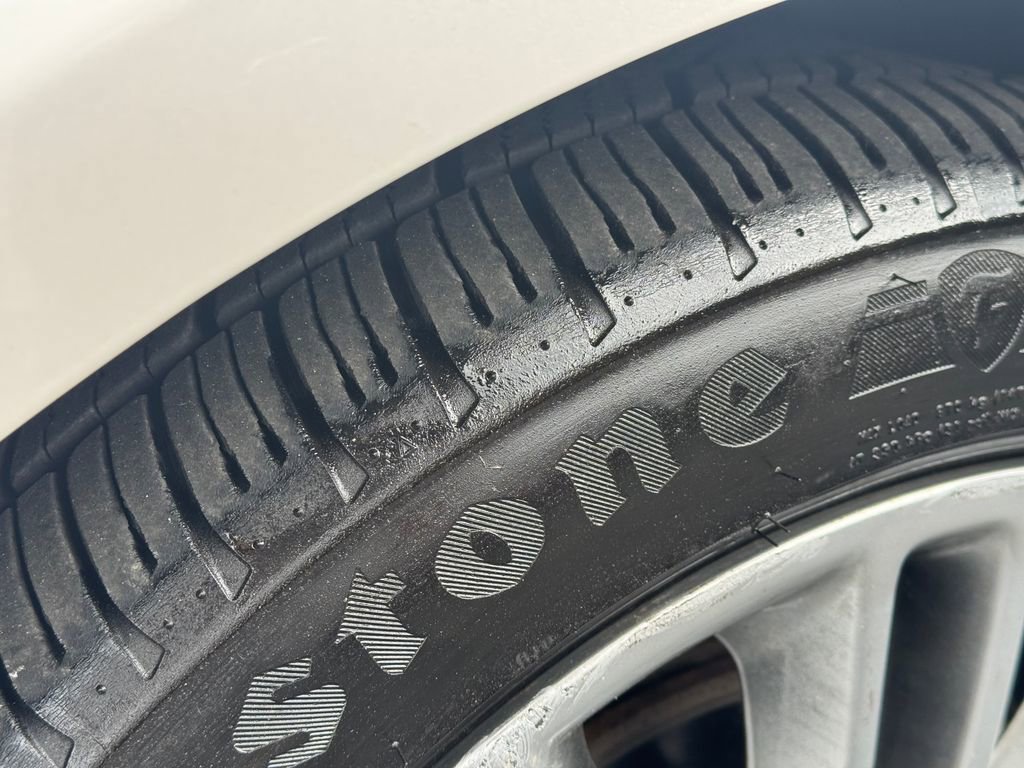 Used 2015 Ford Fusion SE w/ Equipment Group 202A FWD image 11