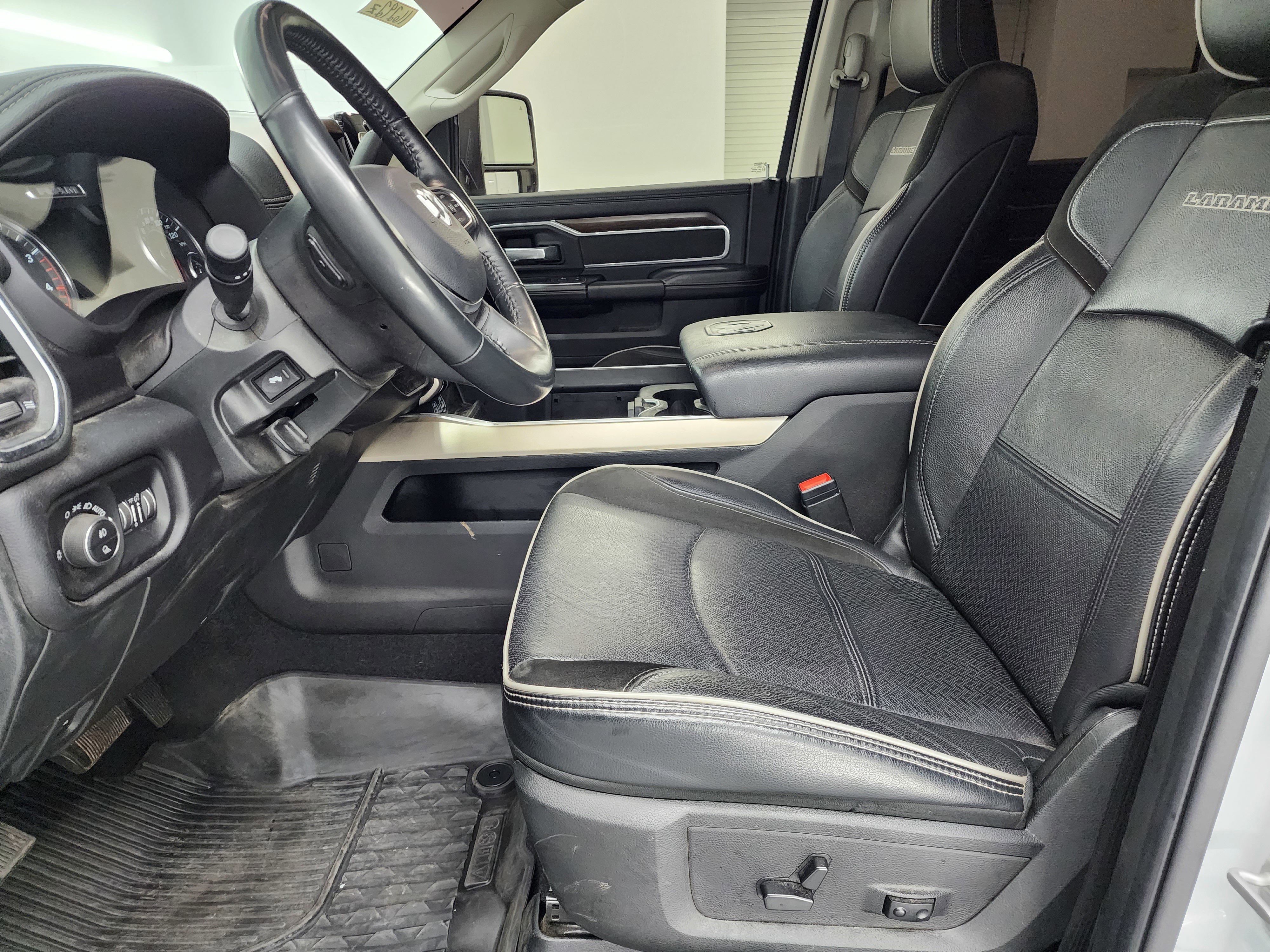 Used 2023 RAM 3500 Laramie AWD/4WD image 8