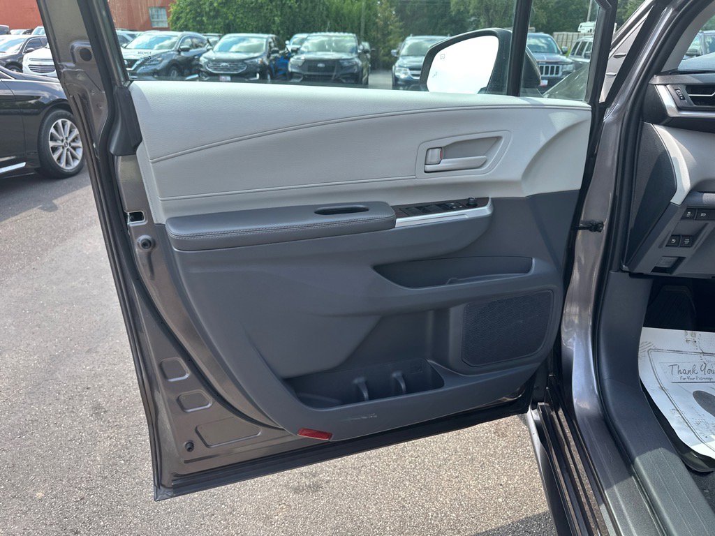 Used 2022 Toyota Sienna LE image 18