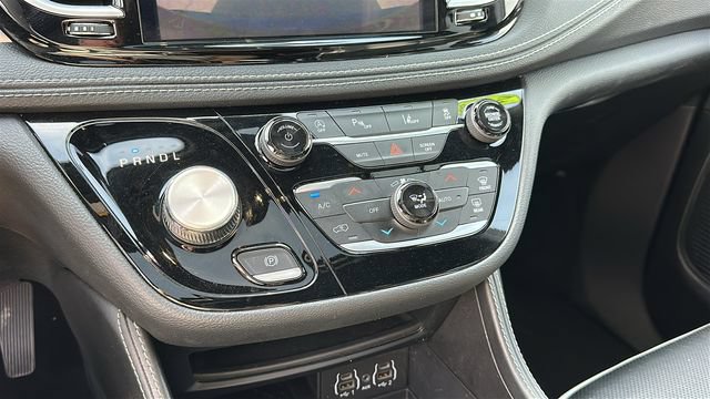 Used 2025 Chrysler Pacifica Limited FWD image 16