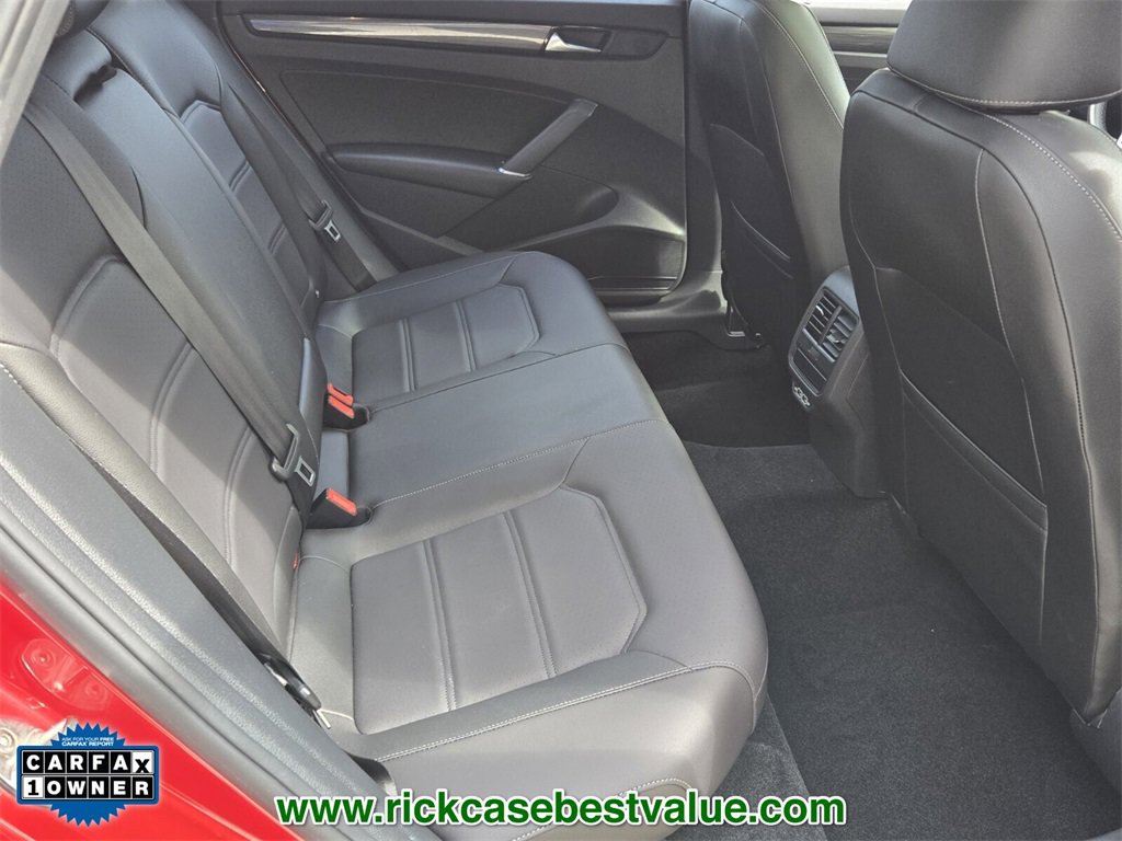 Used 2022 Volkswagen Passat 2.0T R-Line image 16