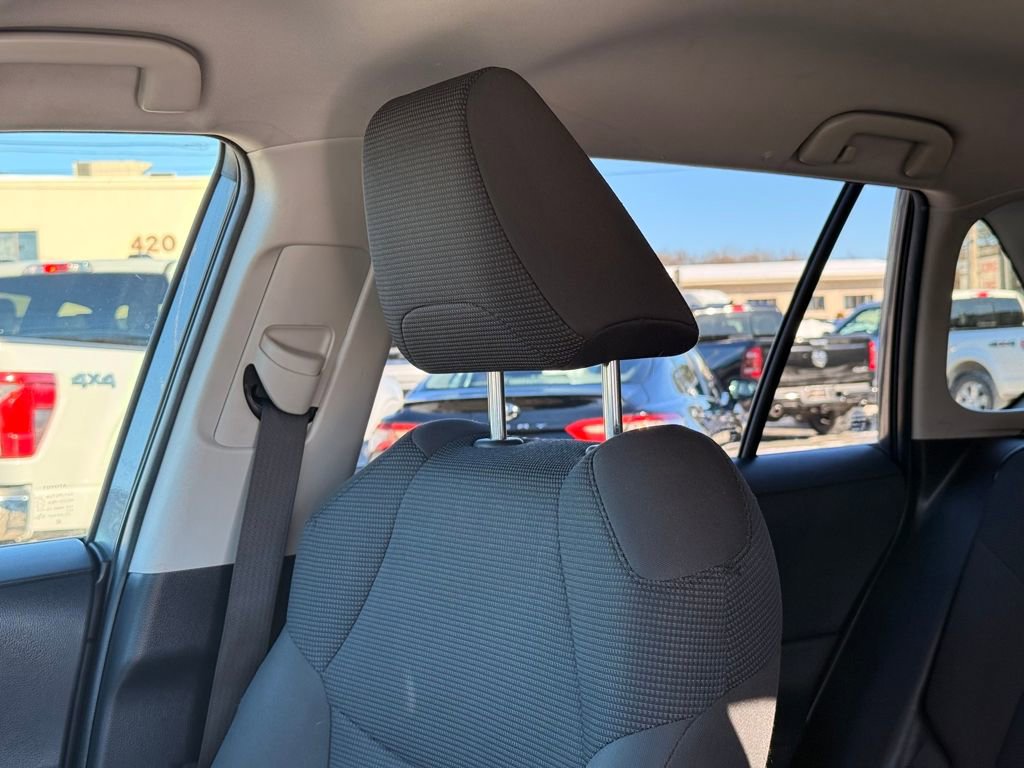 Used 2019 Toyota RAV4 LE w/ Carpet Mat Package image 25