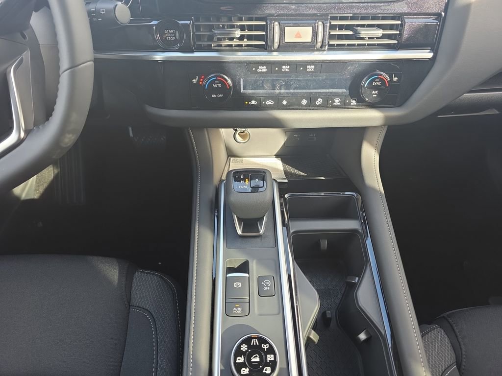 New 2025 Nissan Pathfinder SV w/ SV Premium Package image 11