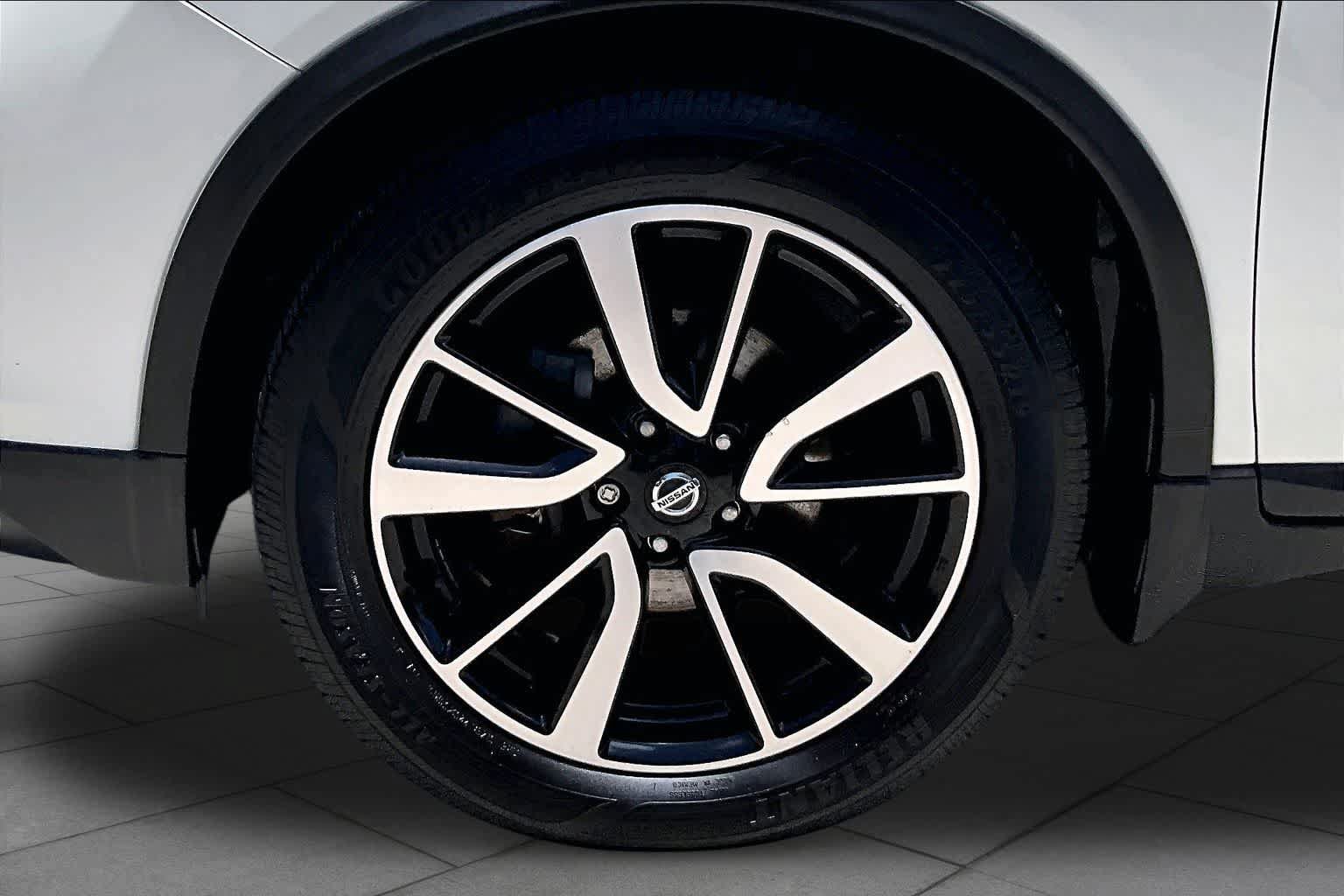 Used 2020 Nissan Rogue SL w/ Premium Package FWD image 11