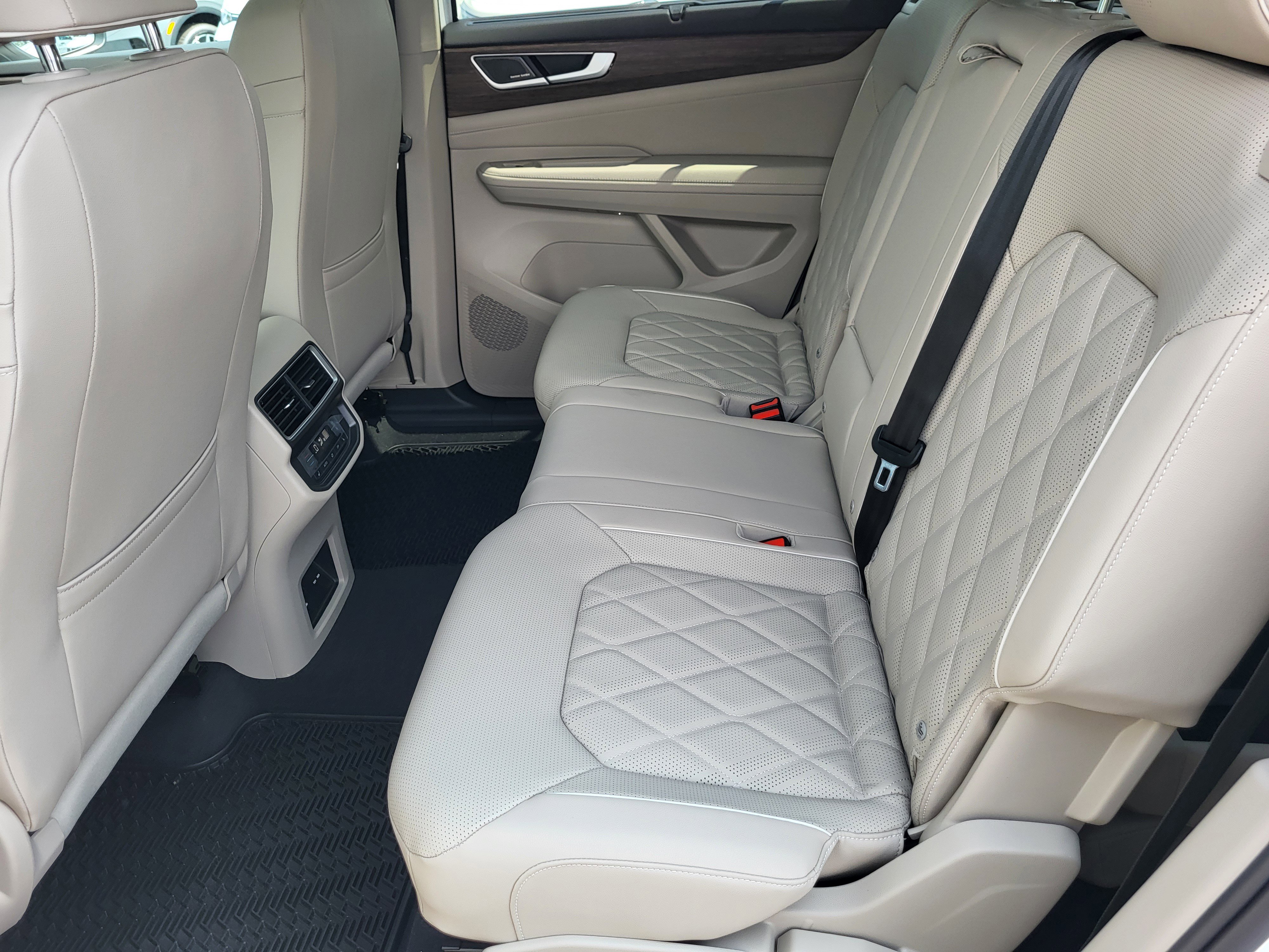 New 2025 Volkswagen Atlas SEL Premium R-Line image 18