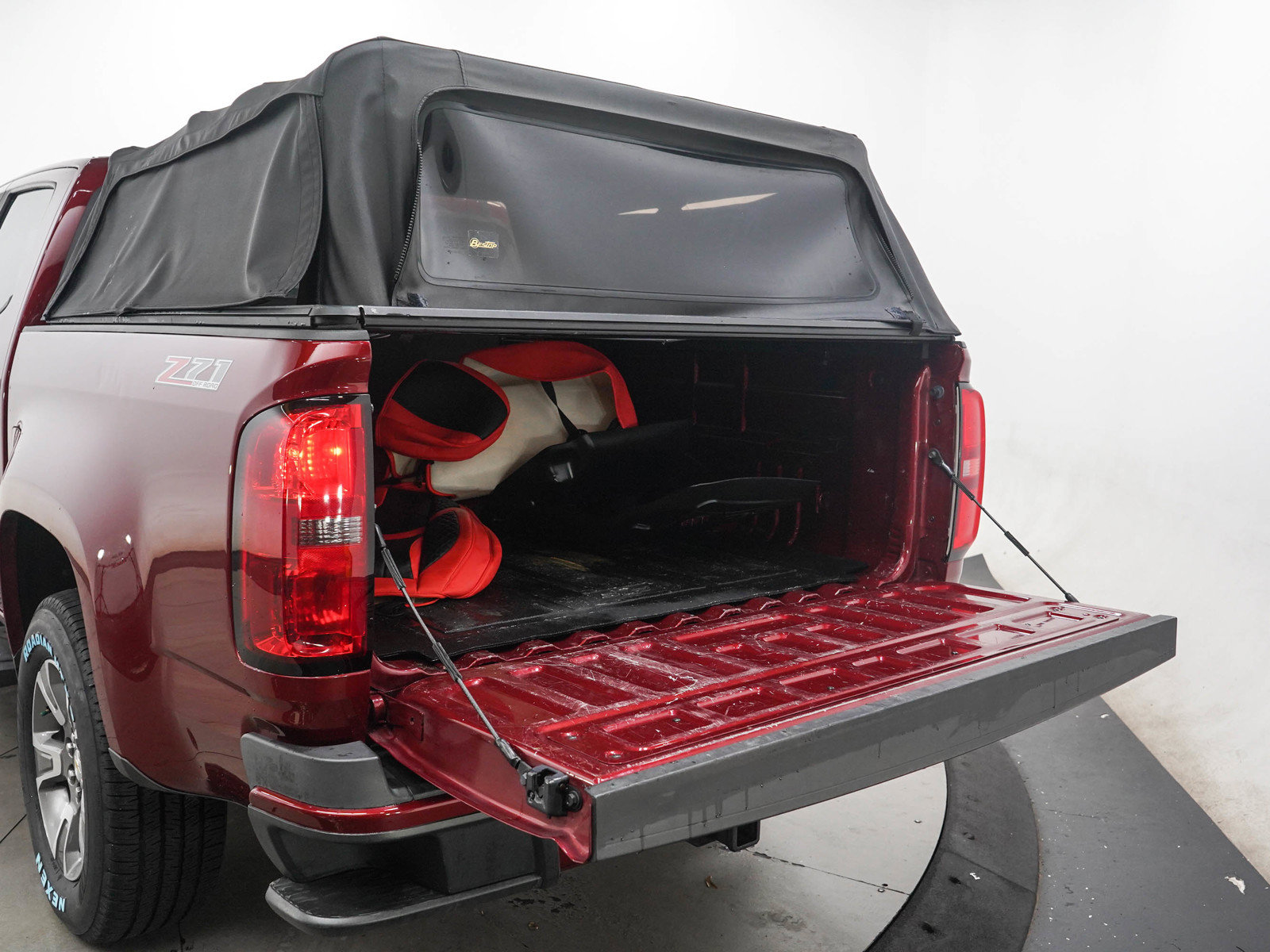 Used 2018 Chevrolet Colorado Z71 AWD/4WD image 9