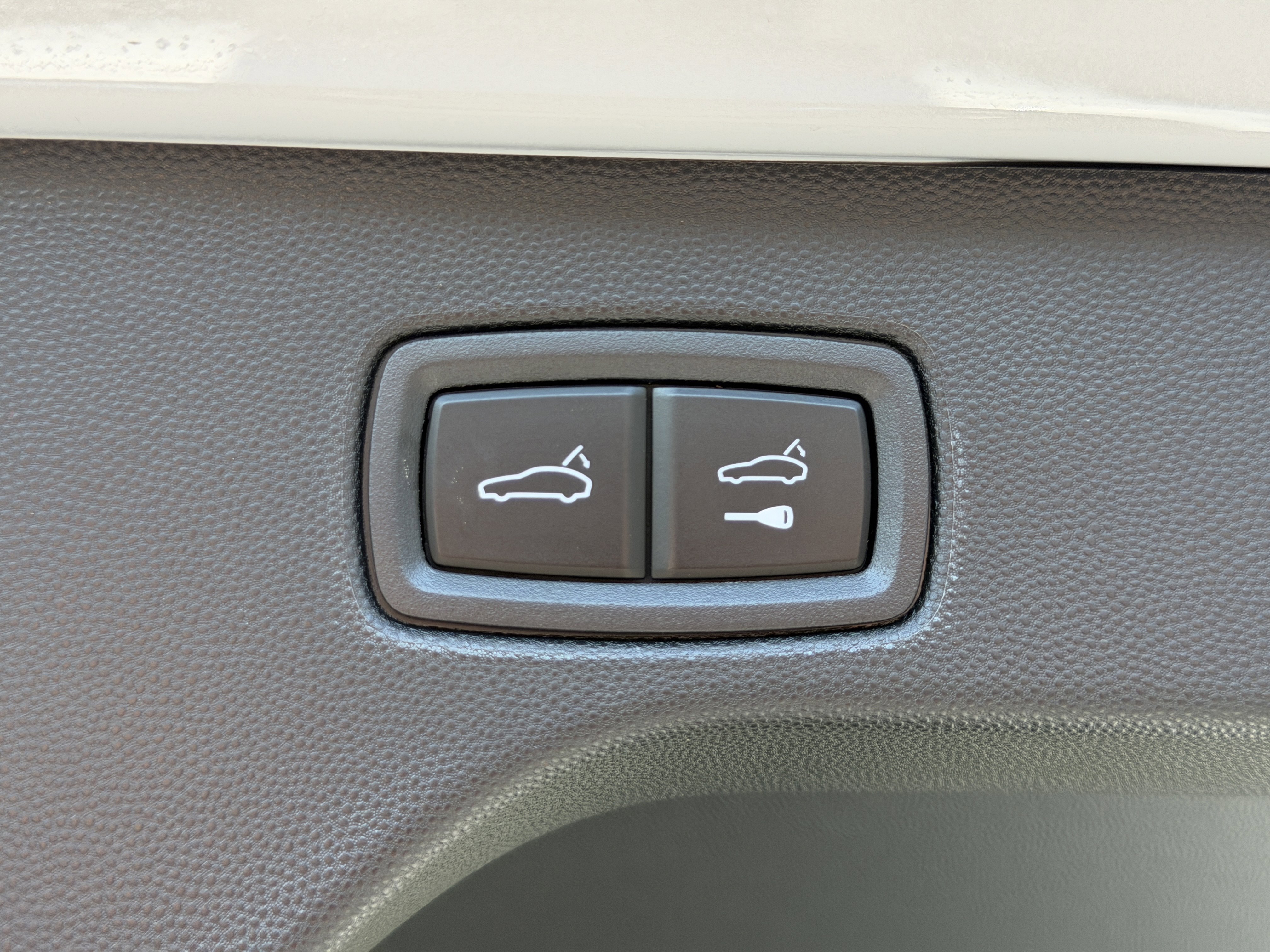 New 2026 Porsche Macan Electric image 15