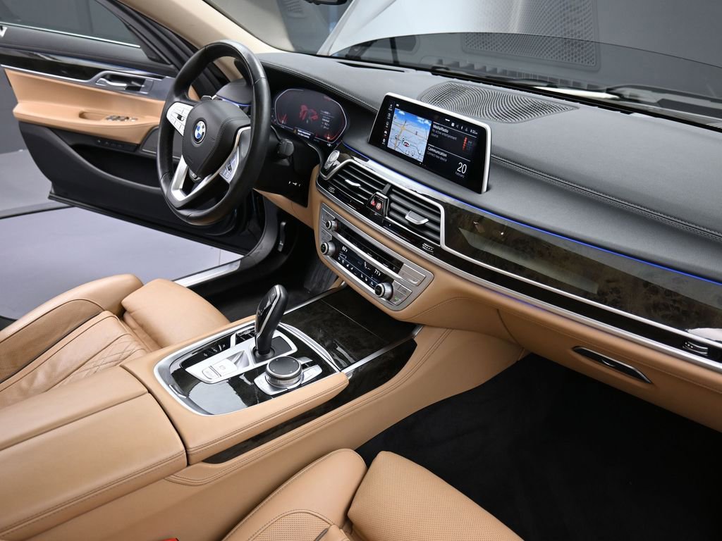 Used 2022 BMW 740i xDrive w/ Premium Package image 19