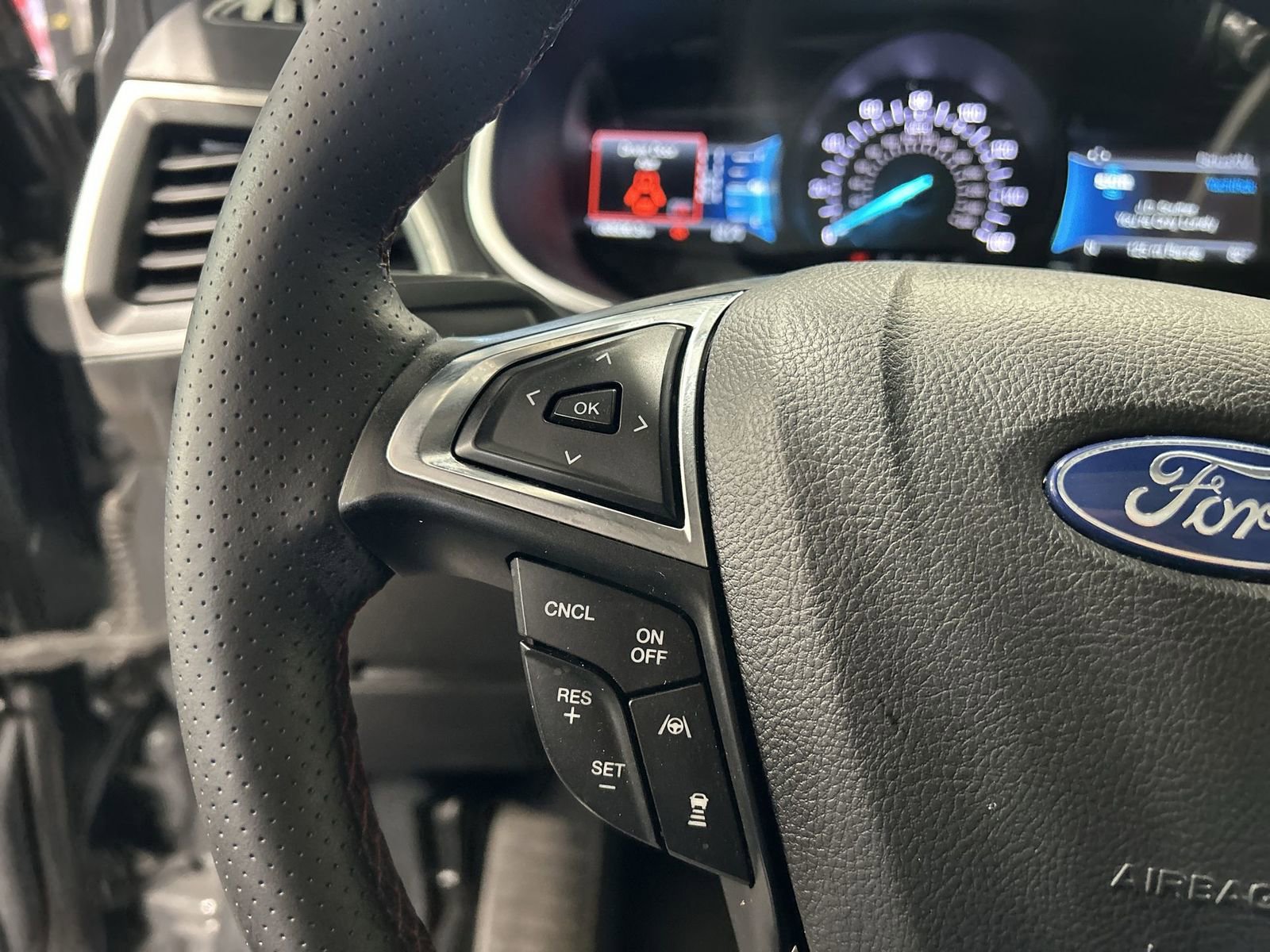 Used 2021 Ford Edge ST-Line AWD/4WD image 19
