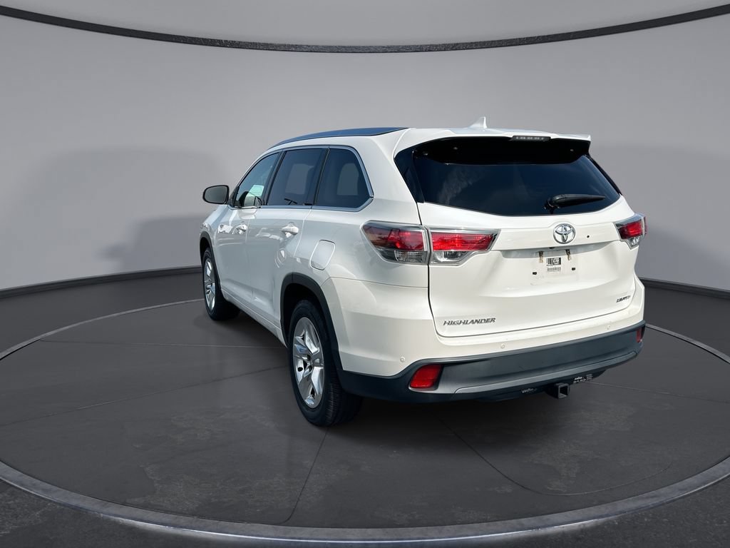 Used 2016 Toyota Highlander Limited FWD image 2