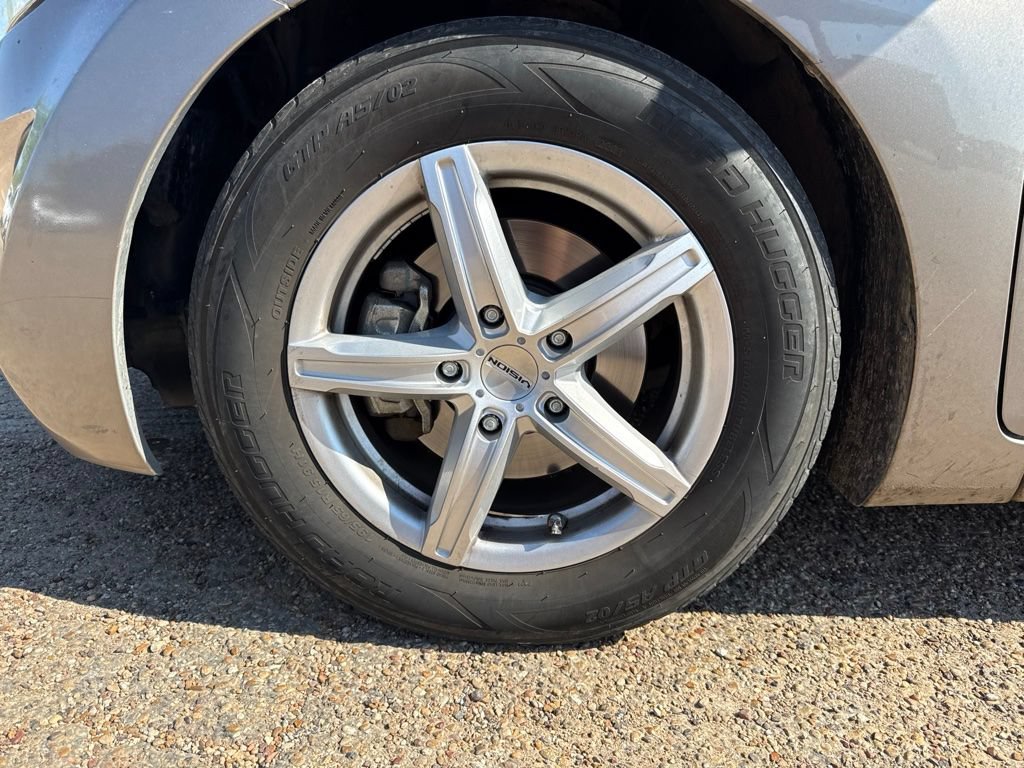 Used 2015 Hyundai Elantra SE FWD image 6