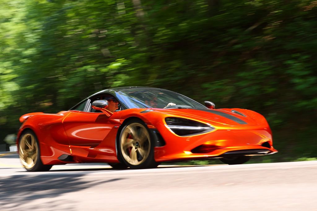 Used 2024 McLaren 750S image 1