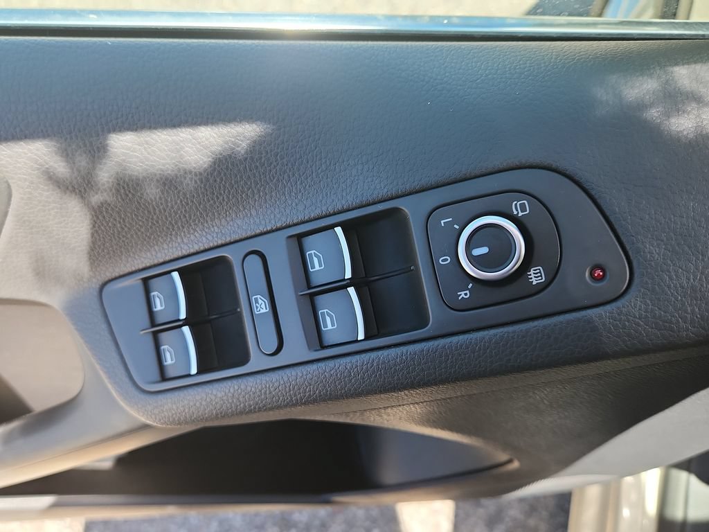 Used 2011 Volkswagen Tiguan S AWD/4WD image 8