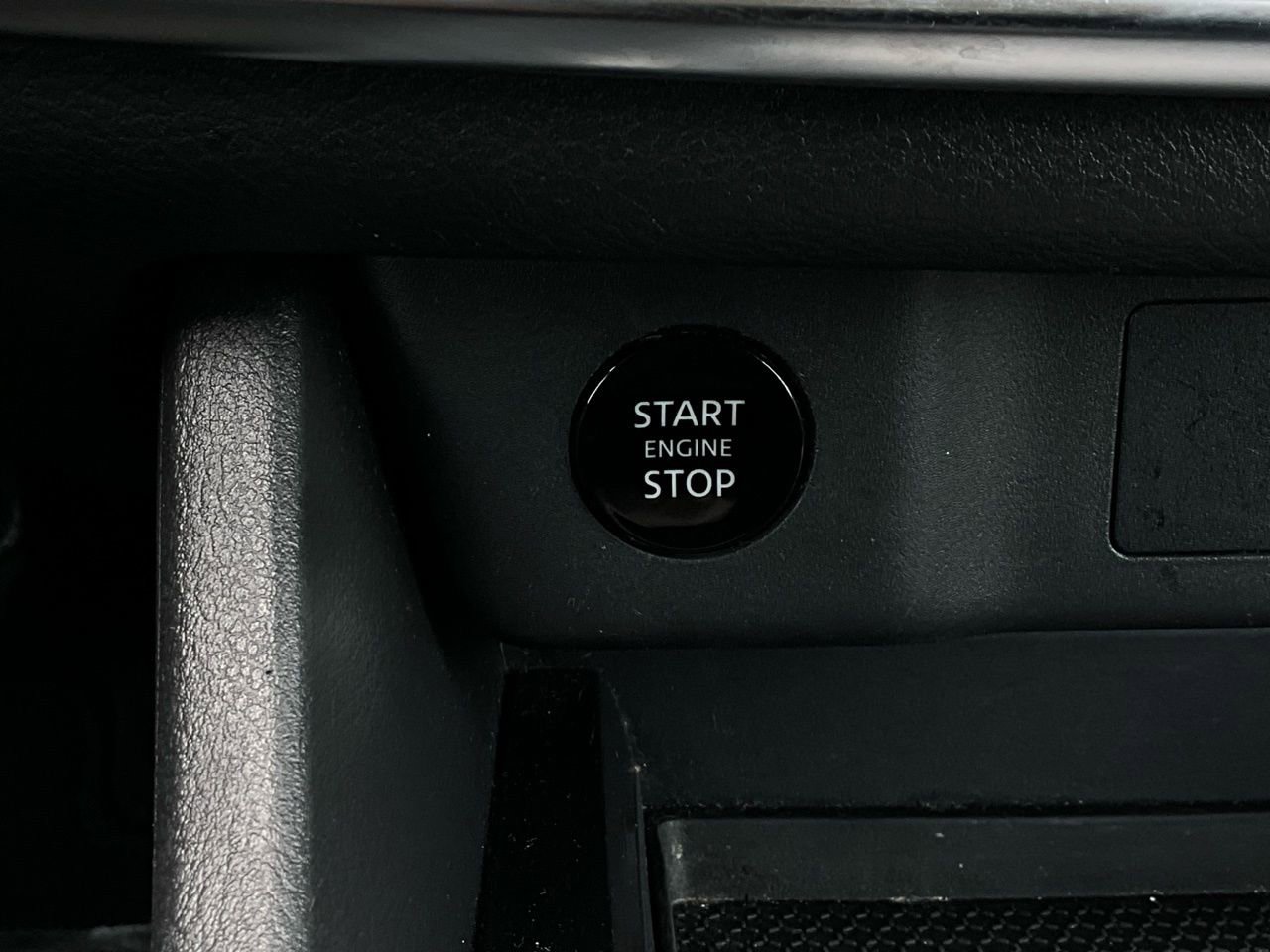 Used 2025 Nissan Rogue SV image 26