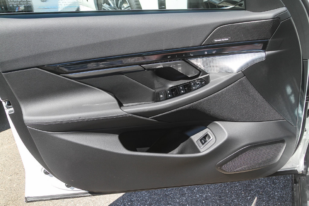New 2027 BMW i5 eDrive40 w/ M Sport Package RWD image 15