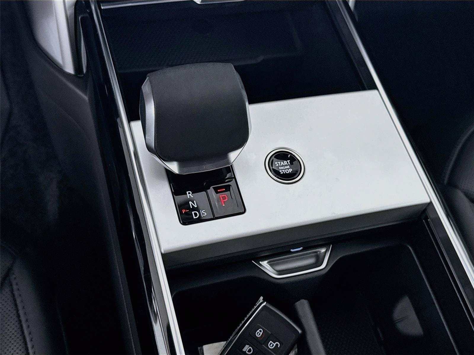New 2026 Land Rover Range Rover Long Wheelbase SE AWD/4WD image 19