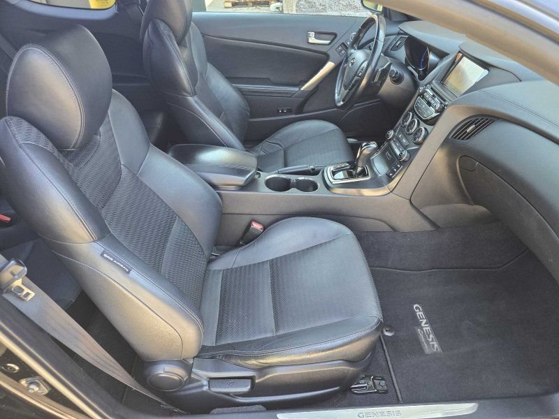 Used 2014 Hyundai Genesis 3.8 RWD image 5