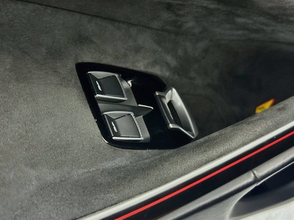 Used 2023 McLaren Artura RWD image 18