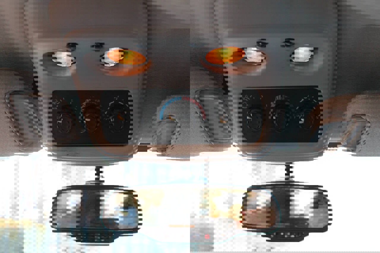 Used 2005 Chevrolet Suburban LS image 40