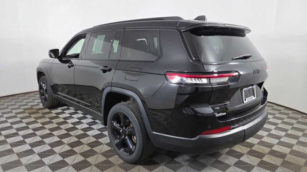 Used 2023 Jeep Grand Cherokee L Limited w/ Black Appearance Package AWD/4WD image 7