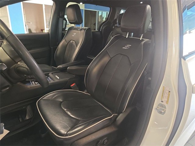 Used 2024 Chrysler Pacifica Limited w/ S Appearance Package image 11