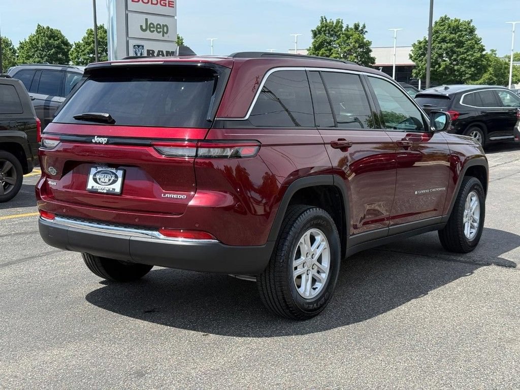 Used 2024 Jeep Grand Cherokee Laredo w/ Luxury Tech Group I AWD/4WD image 6