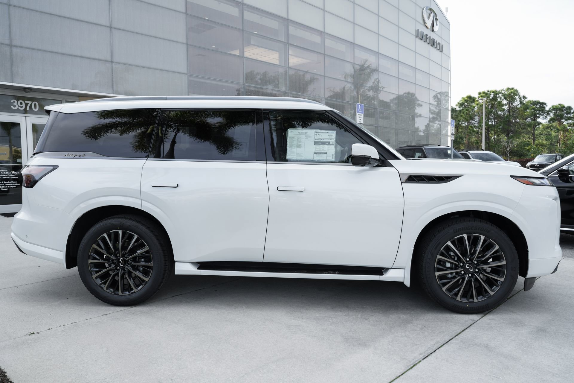 New 2026 INFINITI QX80 Autograph w/ Premium Cargo Package AWD/4WD image 25