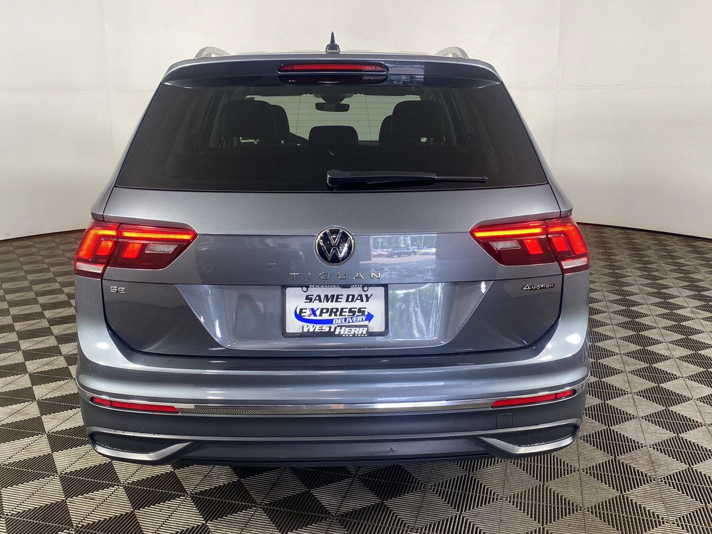 Used 2023 Volkswagen Tiguan SE AWD/4WD image 22