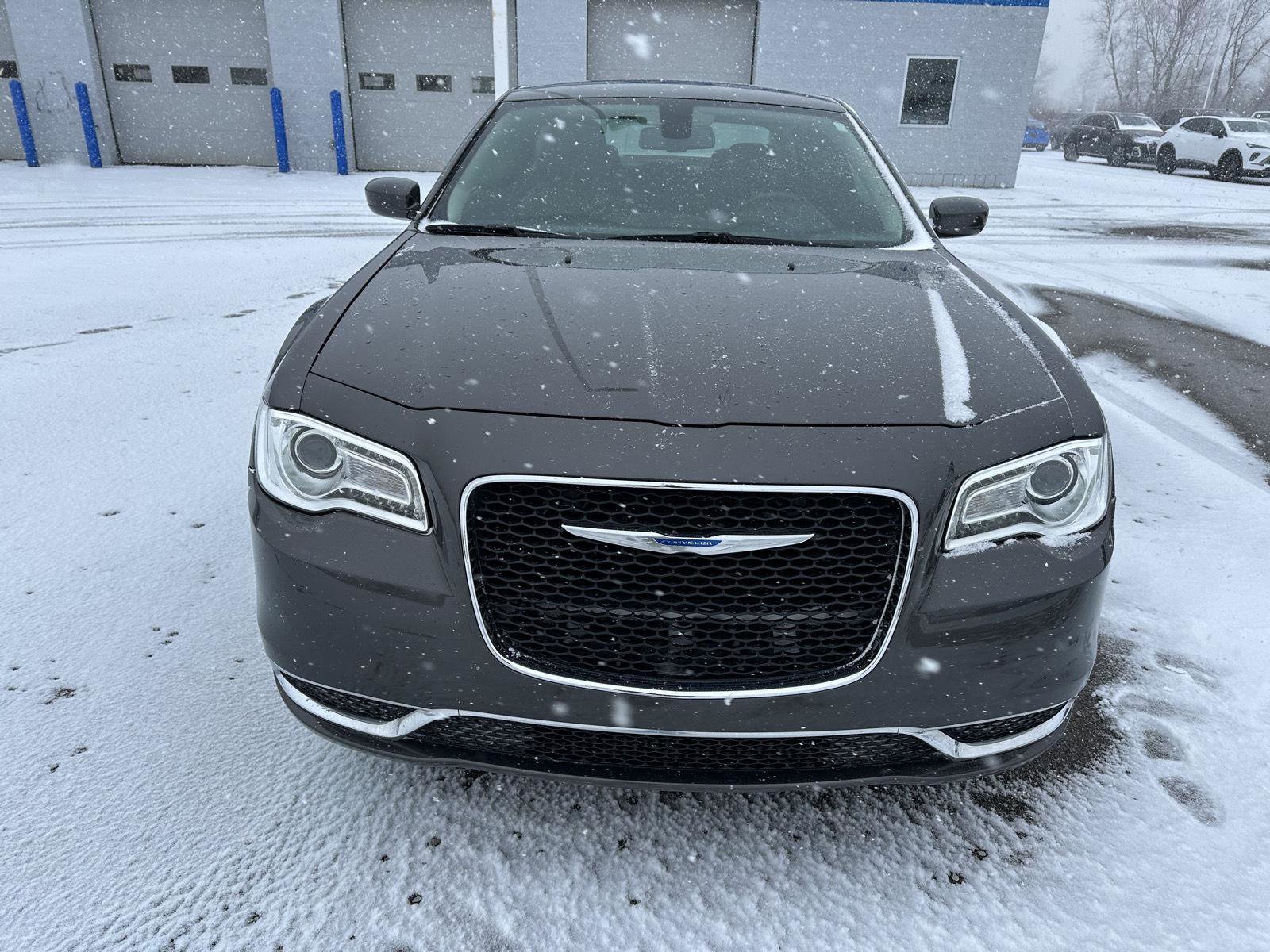 Used 2022 Chrysler 300 Touring image 8