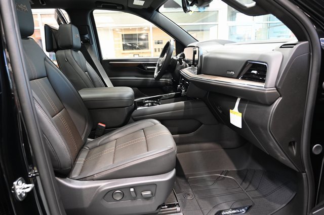 New 2026 Chevrolet Suburban High Country image 12