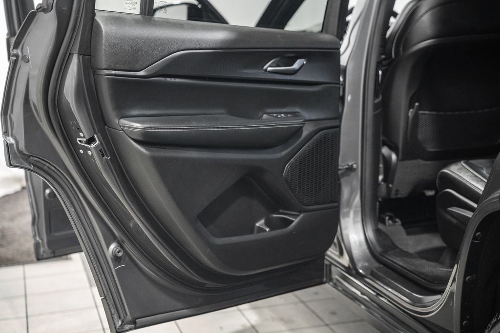 Used 2024 Jeep Grand Cherokee L Laredo image 42