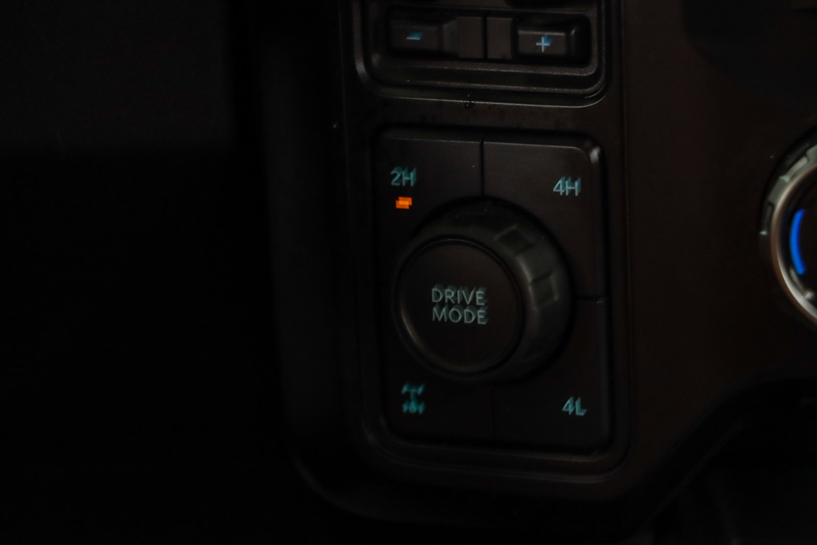 Used 2024 Ford F250 Platinum w/ FX4 Off-Road Package image 23