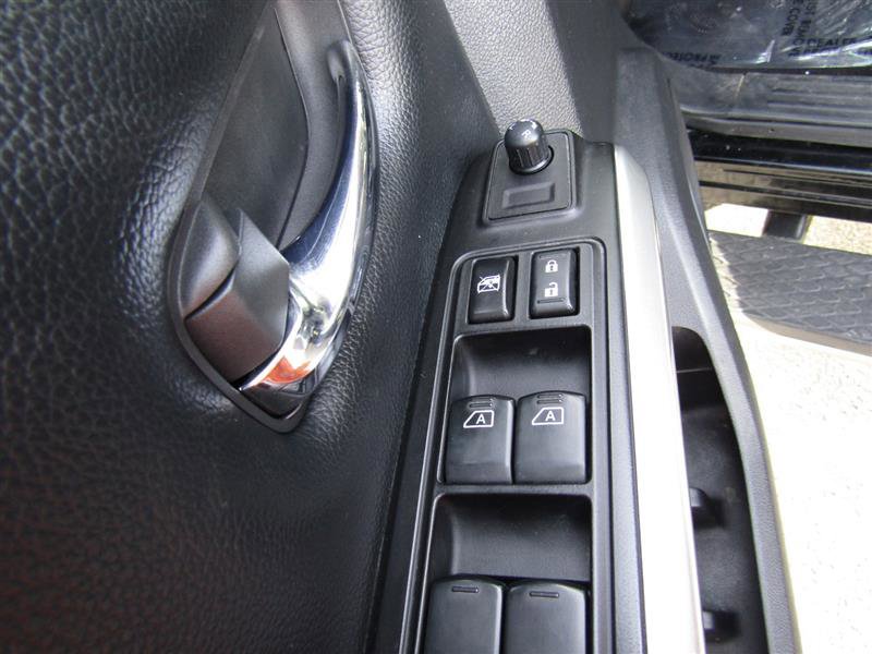 Used 2018 Nissan Titan SV image 10