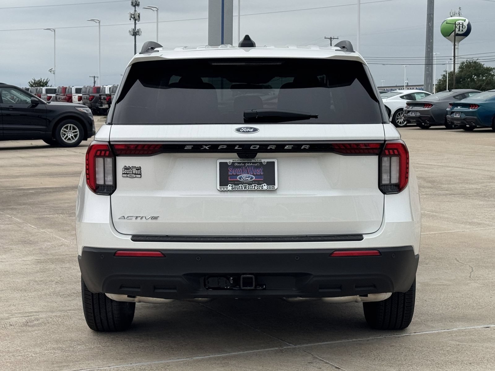 New 2026 Ford Explorer Active RWD image 5