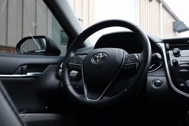 Used 2018 Toyota Camry XLE image 39