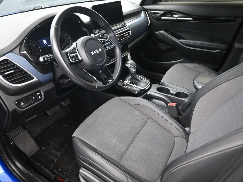 Used 2023 Kia Seltos S w/ Navigation Package image 9