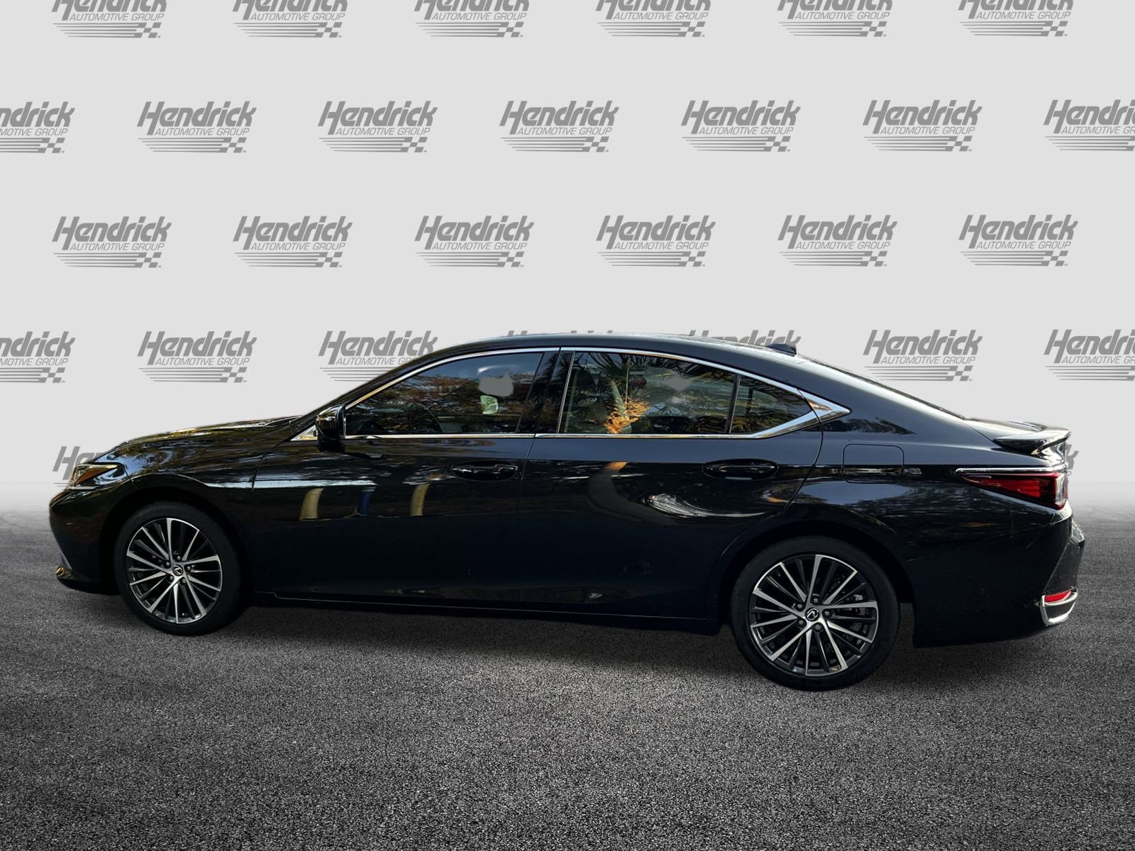 Certified 2025 Lexus ES 300h w/ Premium Package image 6