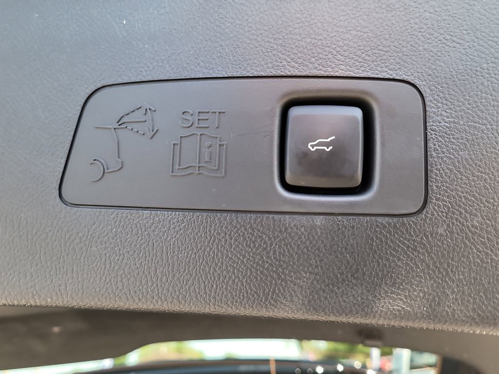 Used 2025 Lincoln Corsair Reserve w/ Equipment Group 202A image 8